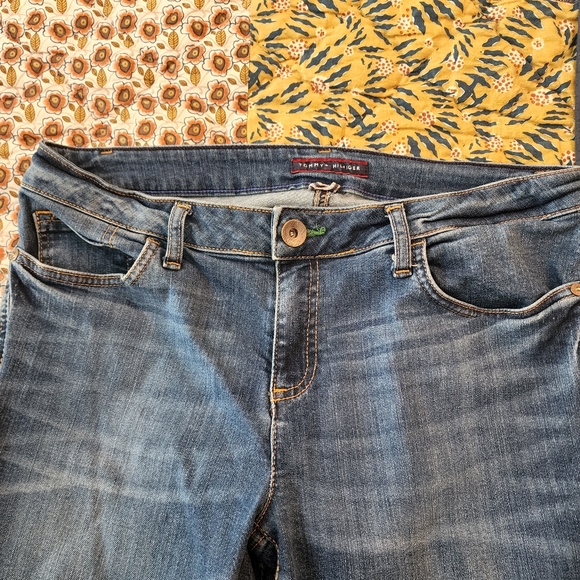 Tommy Hilfiger Jeans - Picture 4 of 11